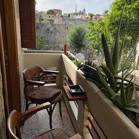 Platonos Old Town Apartment *
